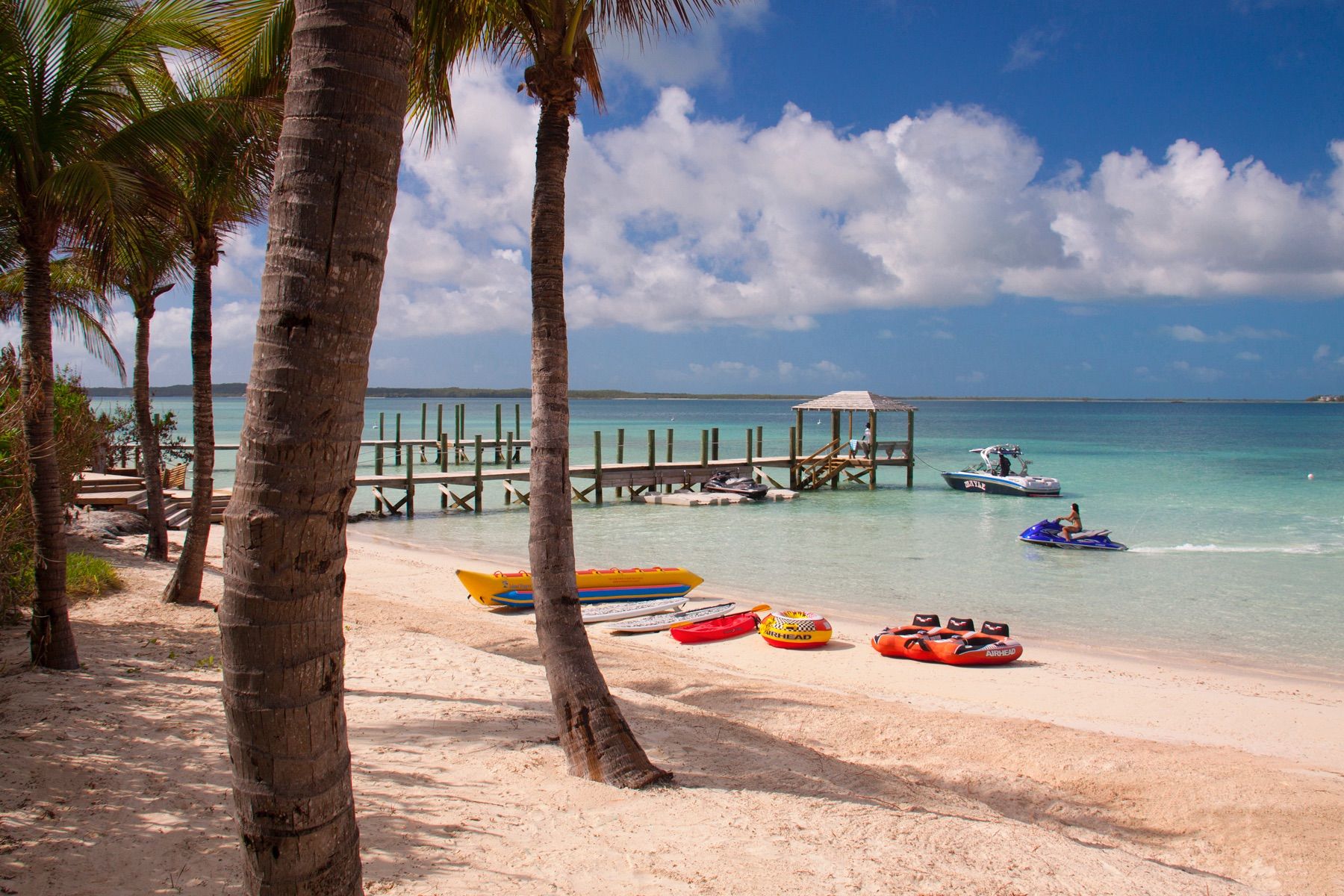 Three Bees at Harbour Island villa photo.